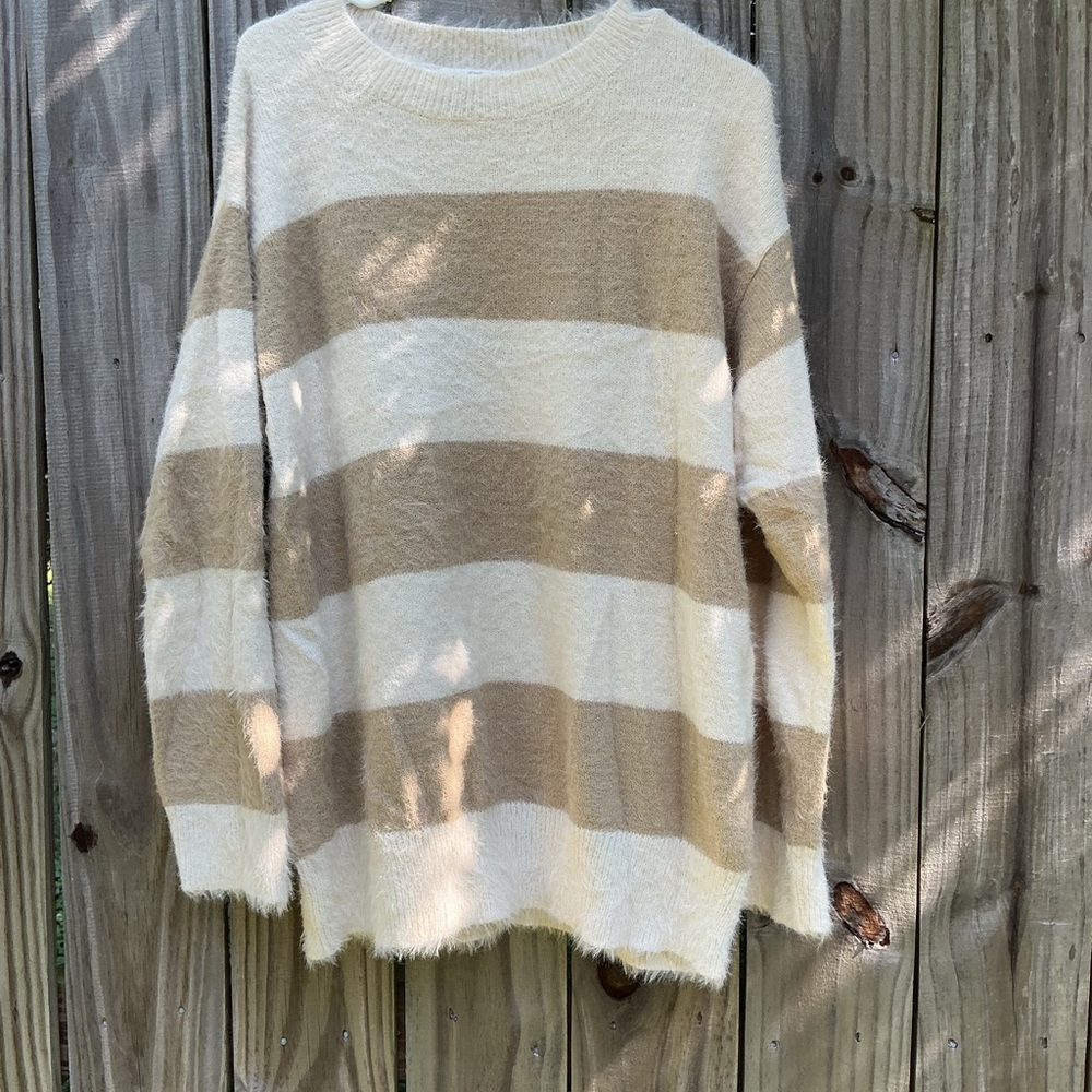 Universal Threads Striped Cream and Tan Women's Sweater